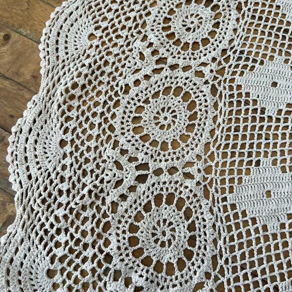 Vintage Handmade Crochet Lace Tablecloth 58” Round Cotton Doily Shabby Chic - Picture 6 of 9